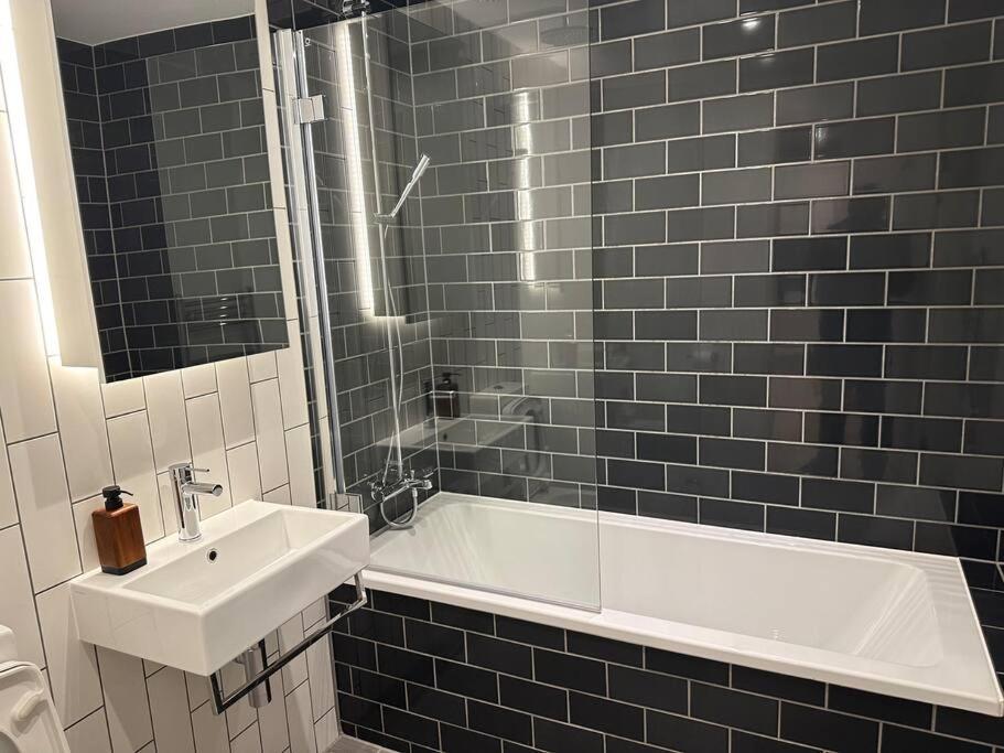 Spacious Modern 1 Bed Apartment. Londres Extérieur photo